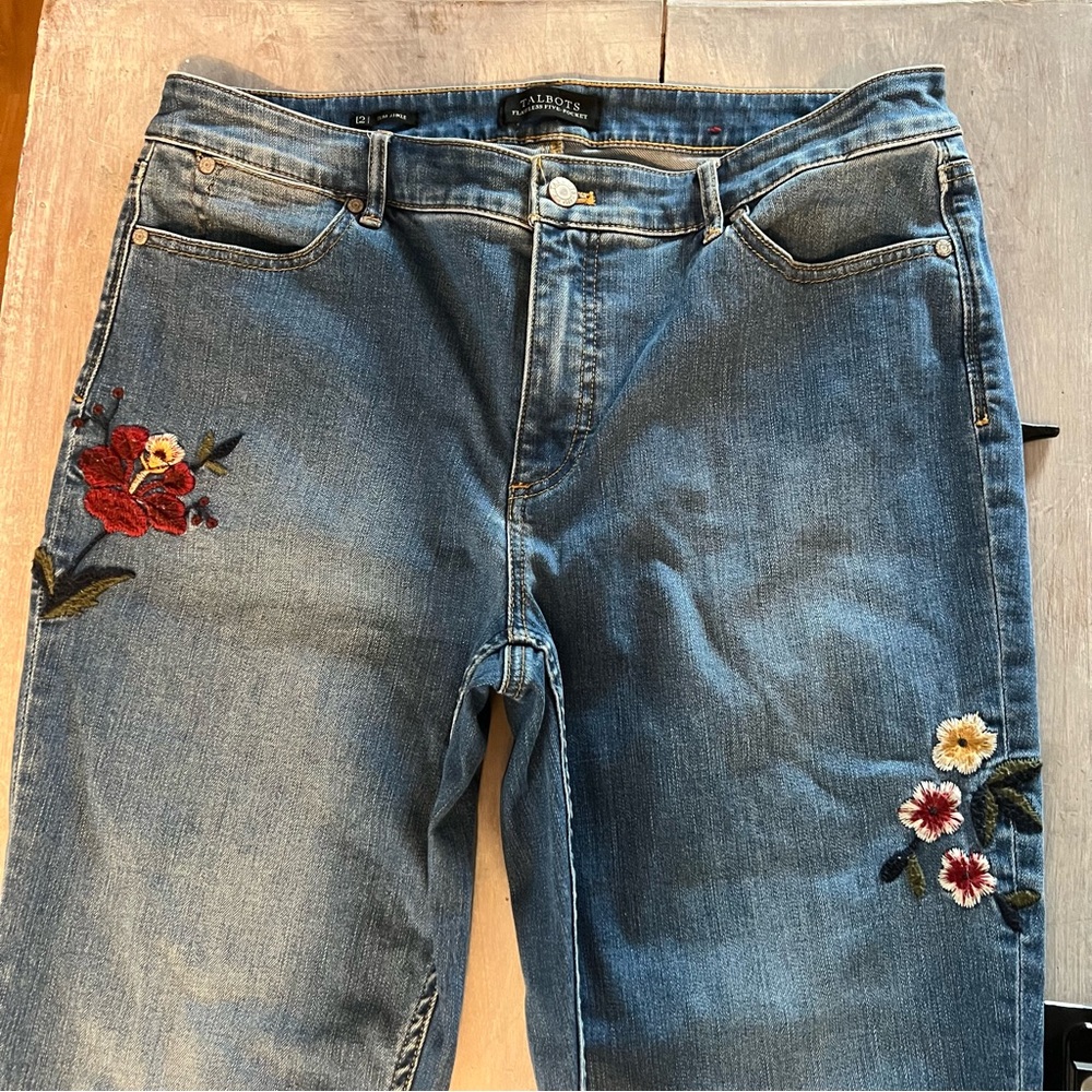 Talbots Floral Embroidered Slim Ankle Jeans Women's Size 12 - Picture 2 of 8